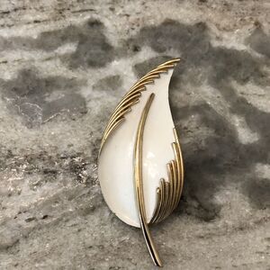 Vintage Crown Trifari White Enamel Leaf Brooch Pin